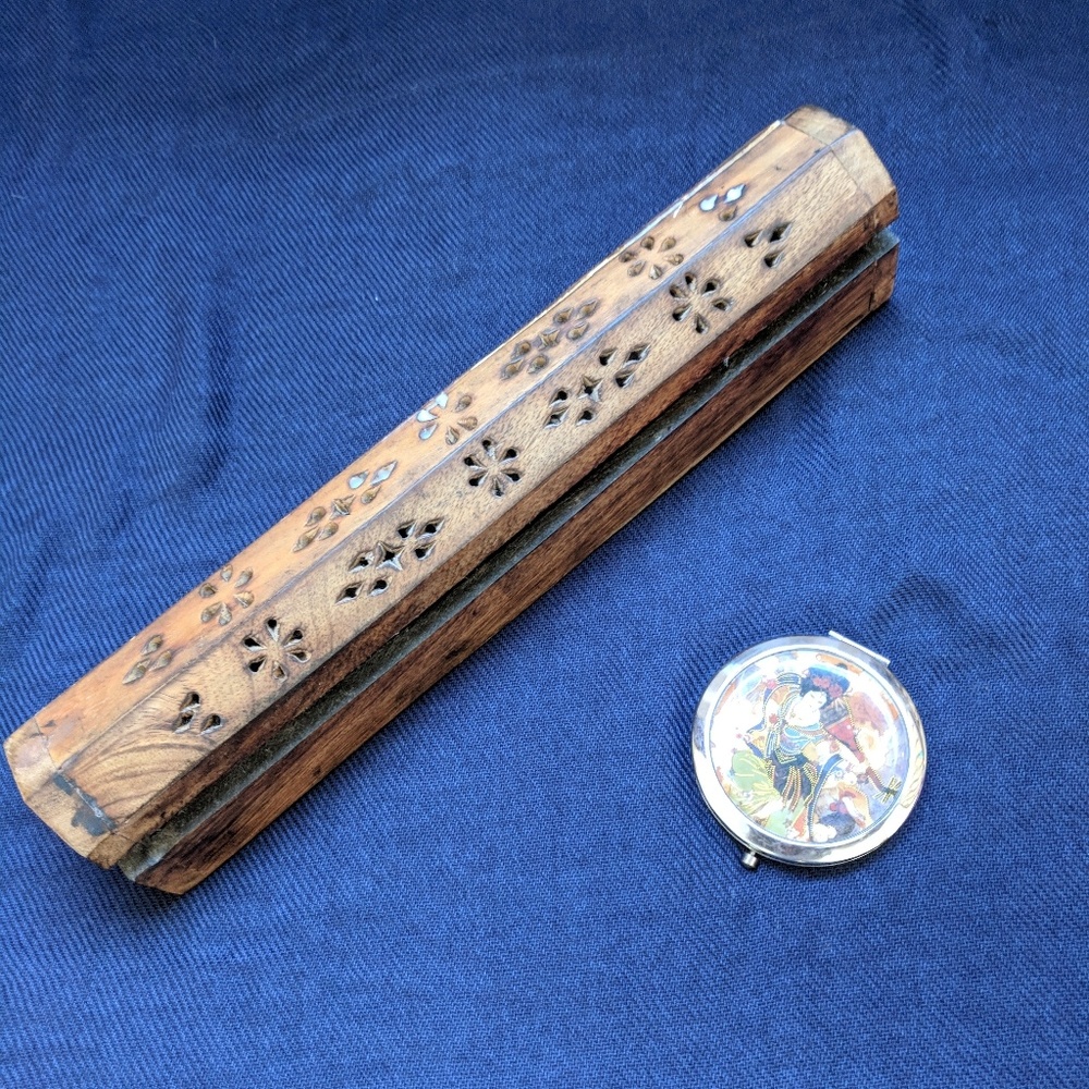 🎴 Handmade Intense Holder